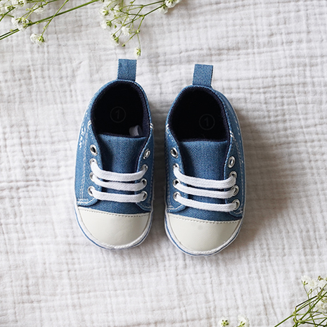 Baby Sneaker - It's a boy - Design Größe Newborn in der Farbe Blau mit Namen personalisierbar