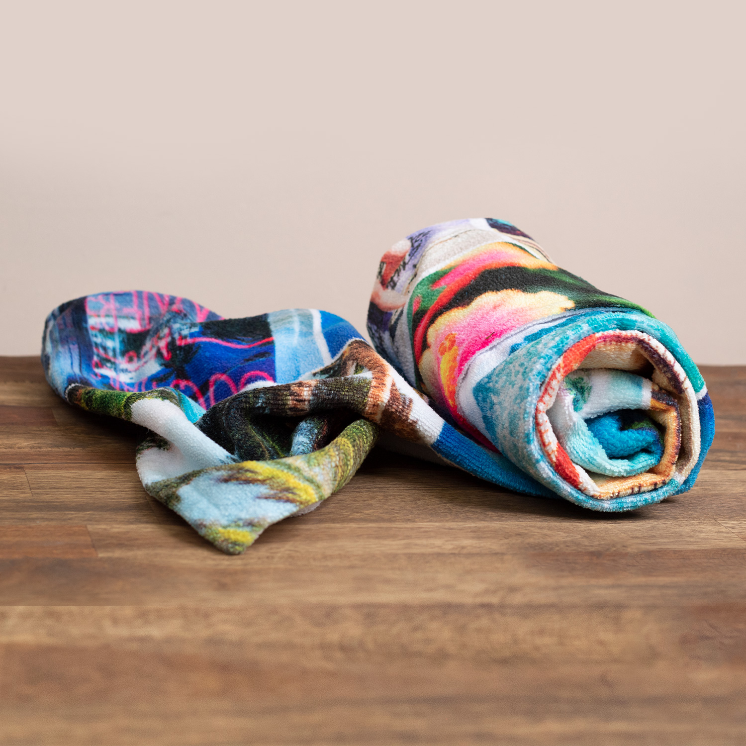 Handtuch 50x100 cm mit Namen oder Text personaliserbar im Design Hase in Rosa