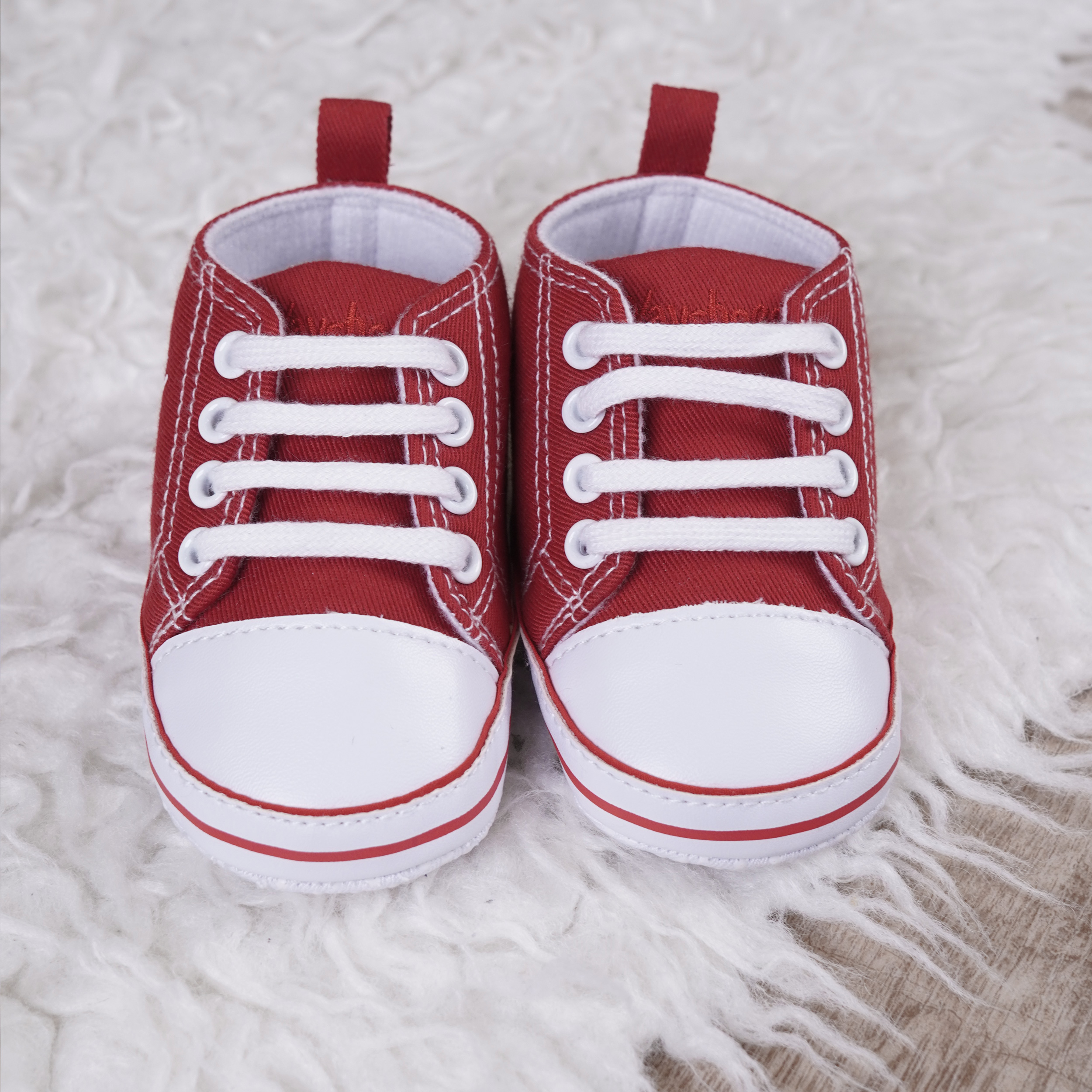 Baby Sneaker mit Namen personalisierbar mit Text in den Farbe Rot