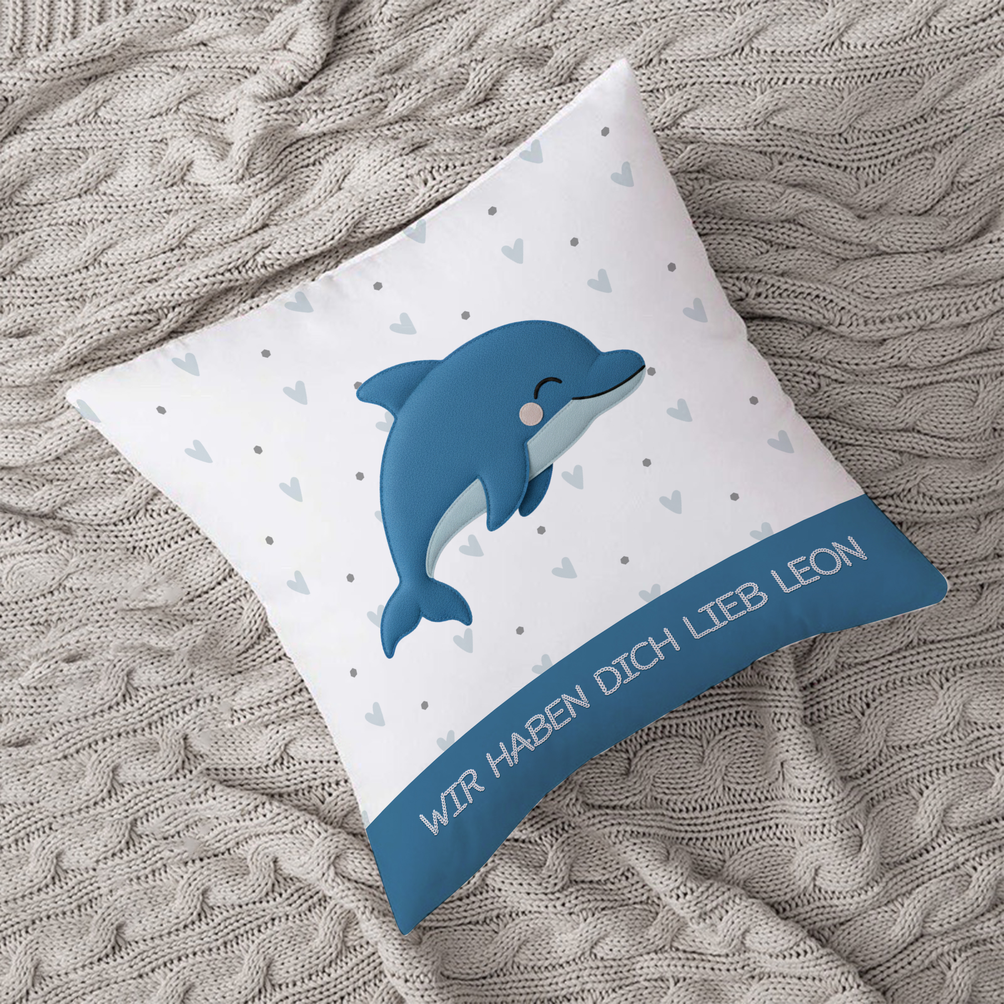 Personalisiertes Kissen „Schlummer-Delphin“ – Kuschelweich in Stick-Optik