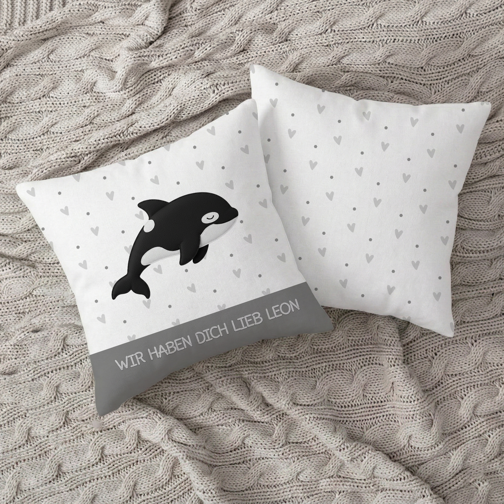 Personalisiertes Kissen „Schlummer-Orca“ – Kuschelweich in Stick-Optik