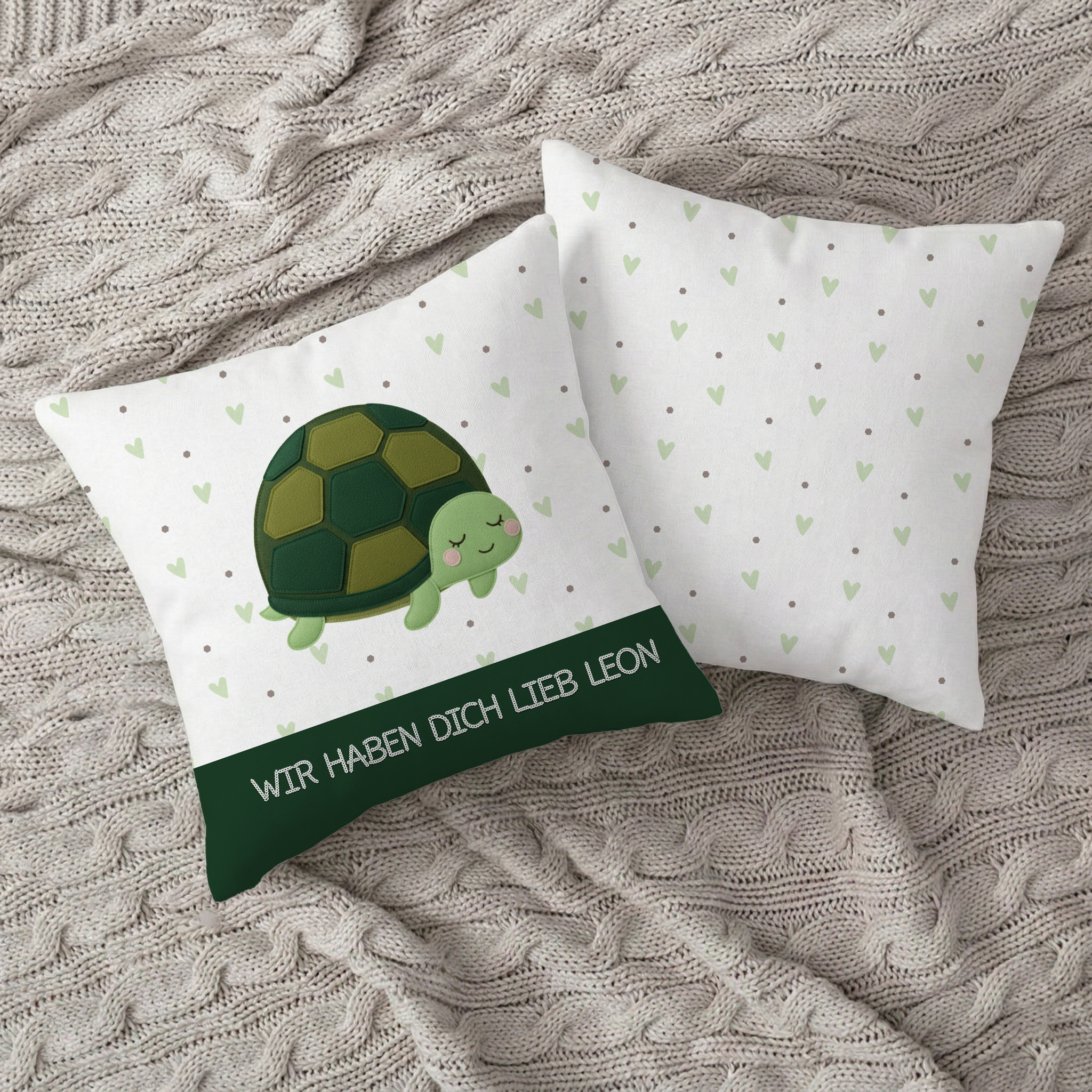 Personalisiertes Kissen „Schlummer-Schildkröte“ – Kuschelweich in Stick-Optik