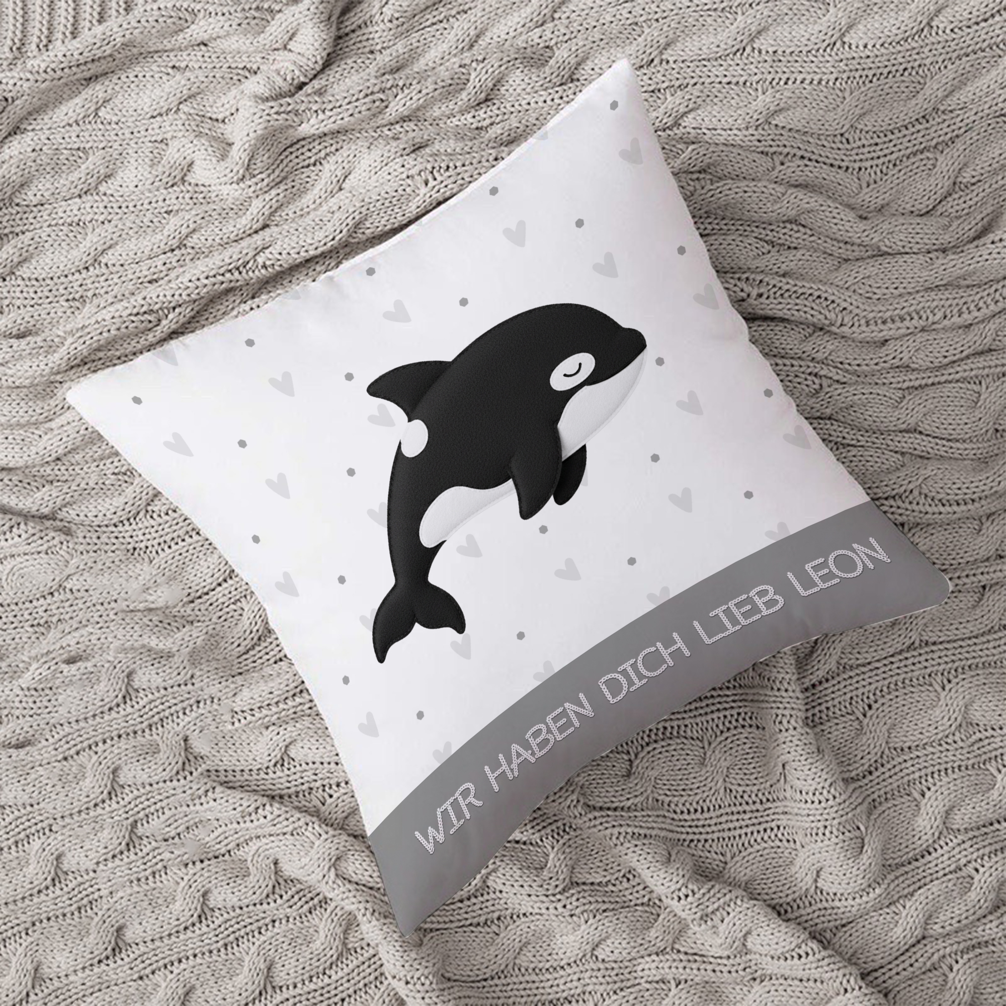 Personalisiertes Kissen „Schlummer-Orca“ – Kuschelweich in Stick-Optik