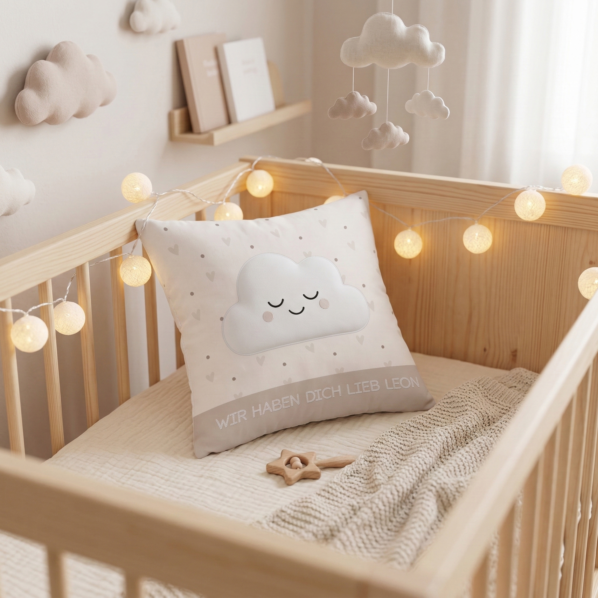 Personalisiertes Kissen „Schlummer-Wolke“ – Kuschelweich in Stick-Optik
