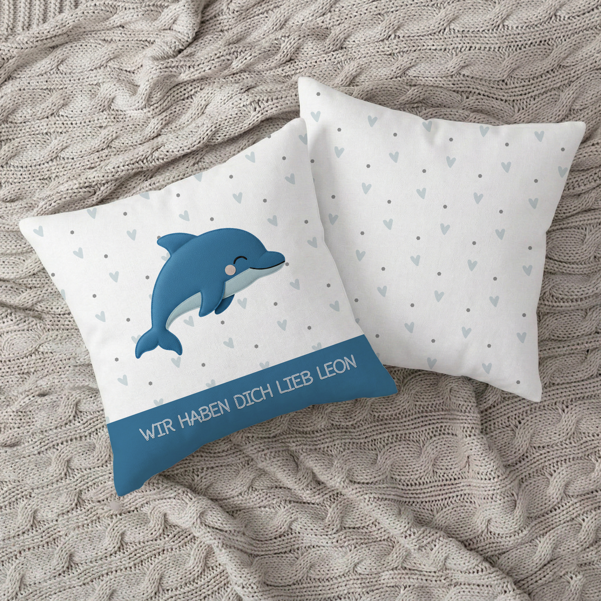 Personalisiertes Kissen „Schlummer-Delphin“ – Kuschelweich in Stick-Optik