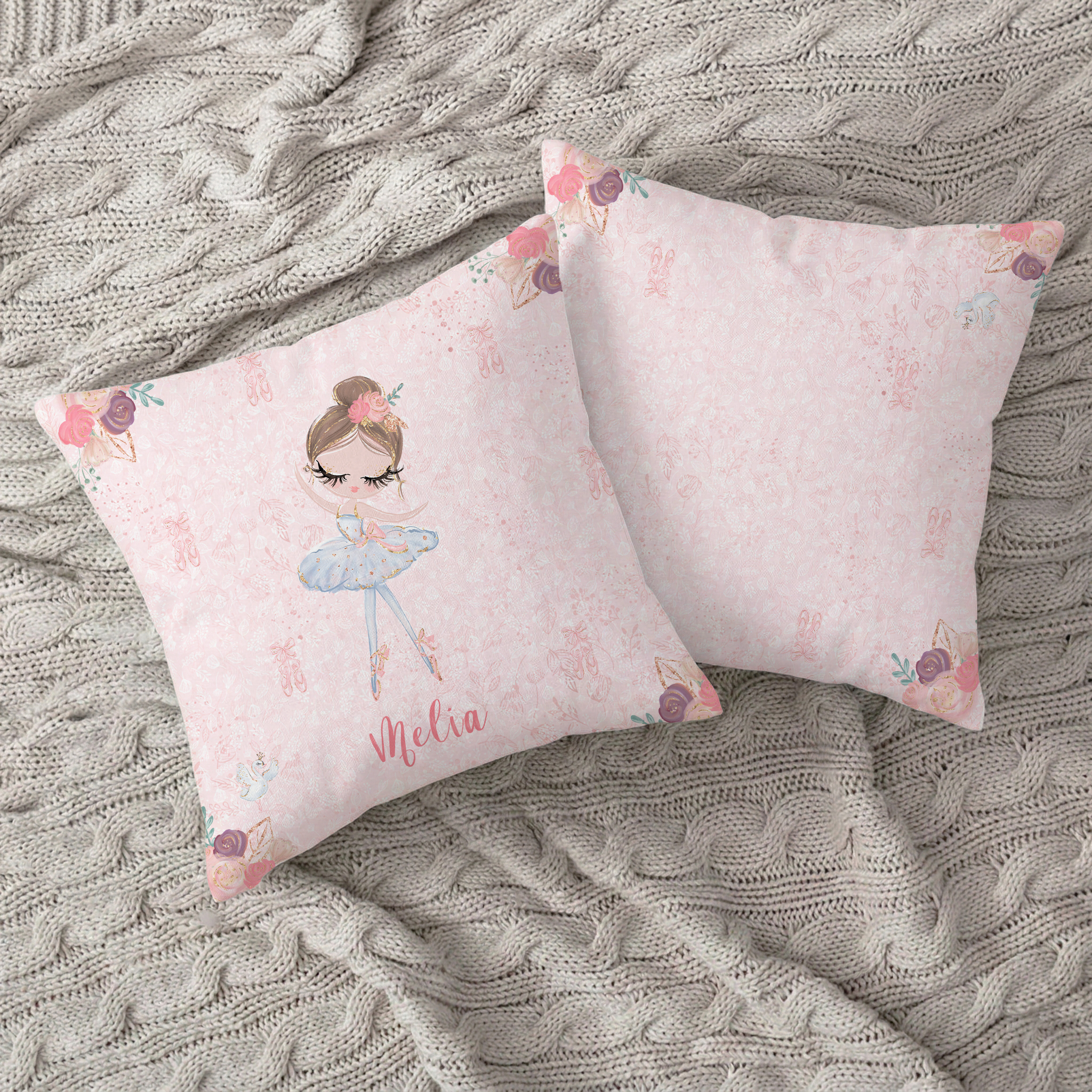Kissen inklusive Innenkissen mit Namen oder Text personalisierbar im Design Ballerina 1 in zwei Größen